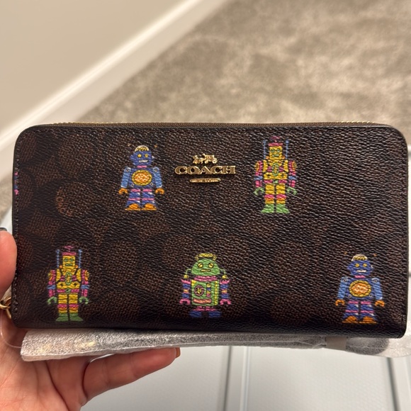 Coach Cosmic Coach Long Zip Around Wallet In Signature Canvas With Robot Print - Picture 6 of 8